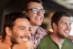 male friends -s_76335207.jpg